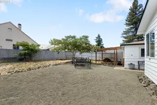 2735 W Sherwood Ave, Roseburg, OR 97471 - Photo 42