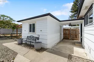 2735 W Sherwood Ave, Roseburg, OR 97471 - Photo 40