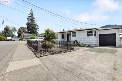 2735 W Sherwood Ave, Roseburg, OR 97471 - Photo 4