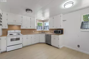 2735 W Sherwood Ave, Roseburg, OR 97471 - Photo 18