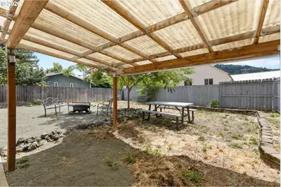 2735 W Sherwood Ave, Roseburg, OR 97471 - Photo 46