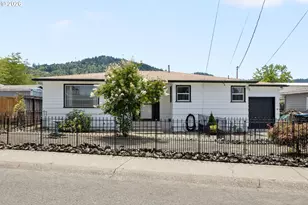 2735 W Sherwood Ave, Roseburg, OR 97471 - Photo 1