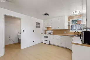 2735 W Sherwood Ave, Roseburg, OR 97471 - Photo 16