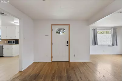 2735 W Sherwood Ave, Roseburg, OR 97471 - Photo 8