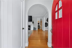 2633 NE Cesar E Chavez Blvd, Portland, OR 97212 - Photo 2