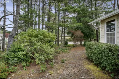 1960 40th St, Florence, OR 97439 - Photo 8