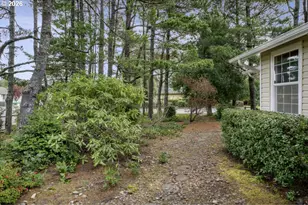 1960 40th St, Florence, OR 97439 - Photo 8