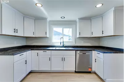 439 T St, Springfield, OR 97477 - Photo 6