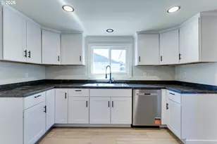 439 T St, Springfield, OR 97477 - Photo 6