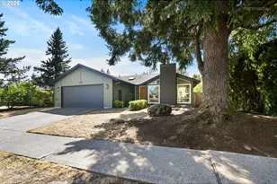 21960 SW Columbia Cir, Tualatin, OR 97062 - Photo 2