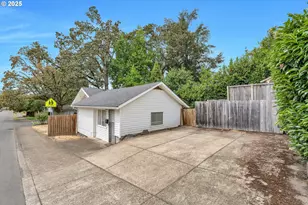 825 Yale Ave, Gladstone, OR 97027 - Photo 8