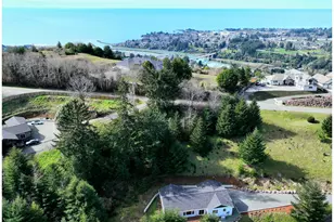 98205 Sunforest Ct, Brookings, OR 97415 - Photo 2