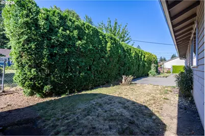 17036 SE Salmon St, Portland, OR 97233 - Photo 8
