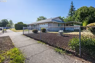 17036 SE Salmon St, Portland, OR 97233 - Photo 4