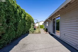 17036 SE Salmon St, Portland, OR 97233 - Photo 10