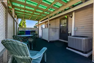 17036 SE Salmon St, Portland, OR 97233 - Photo 6