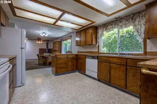 17036 SE Salmon St, Portland, OR 97233 - Photo 14