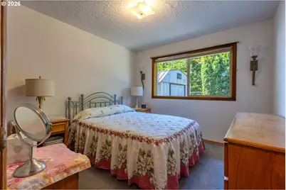 17036 SE Salmon St, Portland, OR 97233 - Photo 20