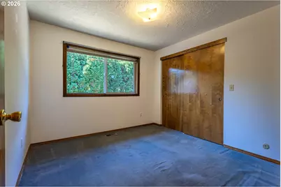 17036 SE Salmon St, Portland, OR 97233 - Photo 12