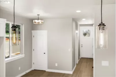 85 NW Mawrcrest Ave, Gresham, OR 97030 - Photo 10