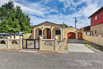 2017 W 9th Pl, The Dalles, OR 97058 - Photo 1