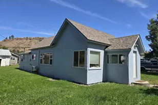 107 W 4th St, Wallowa, OR 97885 - Photo 2