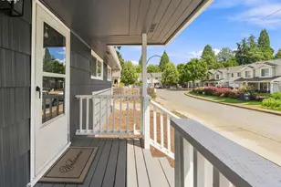 226 SE 157th Ave, Portland, OR 97233 - Photo 2