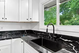 226 SE 157th Ave, Portland, OR 97233 - Photo 10