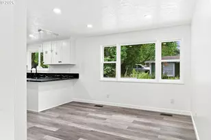 226 SE 157th Ave, Portland, OR 97233 - Photo 6