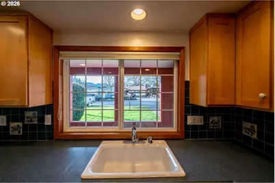 1090 SE 3rd Ave, Mill City, OR 97360 - Photo 8