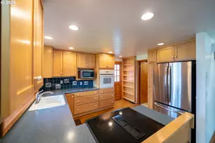 1090 SE 3rd Ave, Mill City, OR 97360 - Photo 10