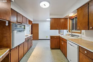 13122 NE Morris Ct, Portland, OR 97230 - Photo 10