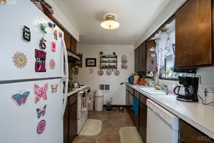 110 W C St, Rainier, OR 97048 - Photo 4