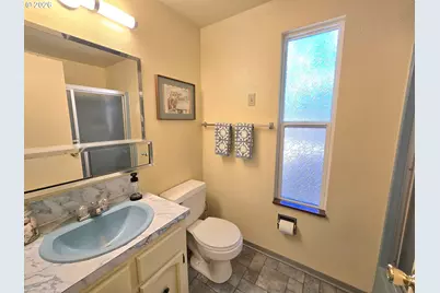 728 NW Morrison Ave, Myrtle Creek, OR 97457 - Photo 22