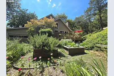 728 NW Morrison Ave, Myrtle Creek, OR 97457 - Photo 2