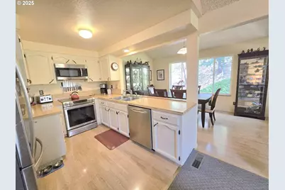 728 NW Morrison Ave, Myrtle Creek, OR 97457 - Photo 16