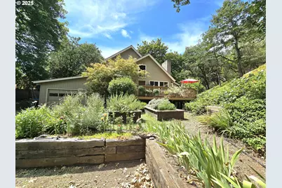 728 NW Morrison Ave, Myrtle Creek, OR 97457 - Photo 2