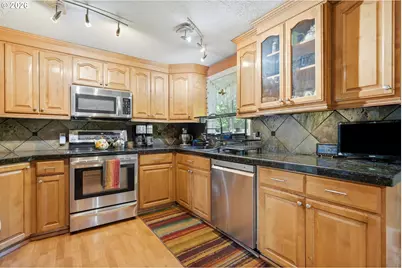 808 NE 108th St, Vancouver, WA 98685 - Photo 14