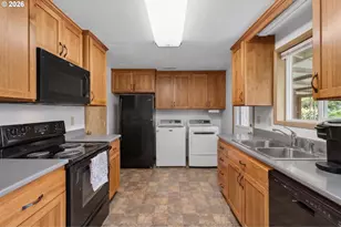 447 Maxwell Rd, Eugene, OR 97404 - Photo 32