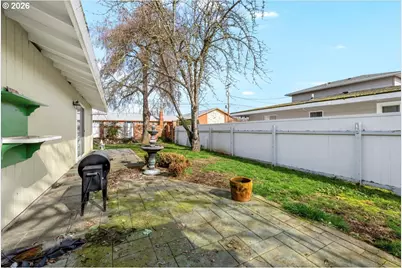 253 NW Glenhart Ave, Winston, OR 97496 - Photo 24