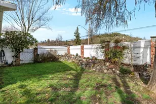 253 NW Glenhart Ave, Winston, OR 97496 - Photo 26