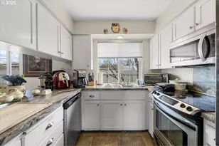 253 NW Glenhart Ave, Winston, OR 97496 - Photo 12