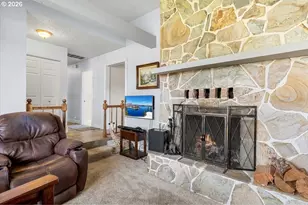 253 NW Glenhart Ave, Winston, OR 97496 - Photo 8