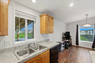 626 SW Philadelphia Way, Beaverton, OR 97006 - Photo 12