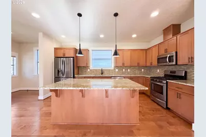 410 NE 76th Ave, Hillsboro, OR 97124 - Photo 2