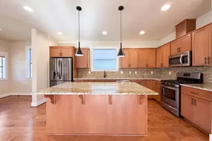 410 NE 76th Ave, Hillsboro, OR 97124 - Photo 2