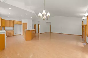 919 Old Orchard Ln, Springfield, OR 97477 - Photo 6