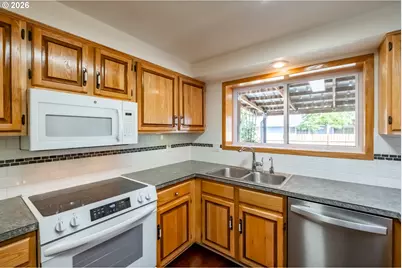 140 Susan Pl, Junction City, OR 97448 - Photo 12