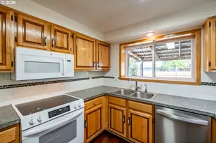 140 Susan Pl, Junction City, OR 97448 - Photo 12