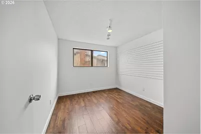 195 NW Phyllis Ct, Gresham, OR 97030 - Photo 32